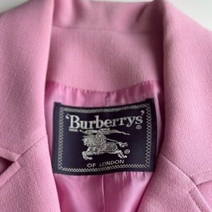 Burrbery’s VINTAGE BLAZER size 6